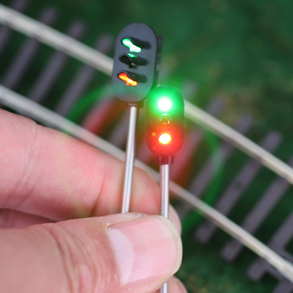 Railway Train Traffic Light Mo - Model Kit Locomotive のレビューと価格