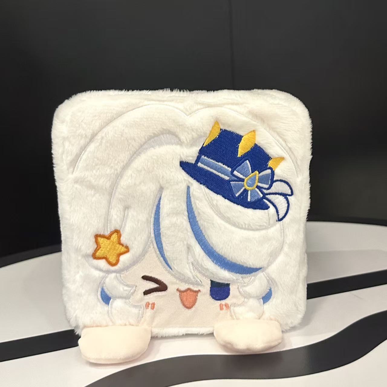 In stock Furina Cute Pillow mo - Model Kit Anime のレビューと価格