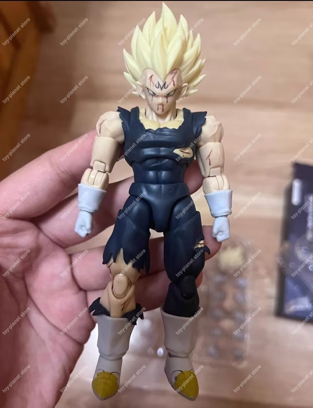 Black Hole Toys Demons Awakene - Model Kit Vegeta のレビューと価格